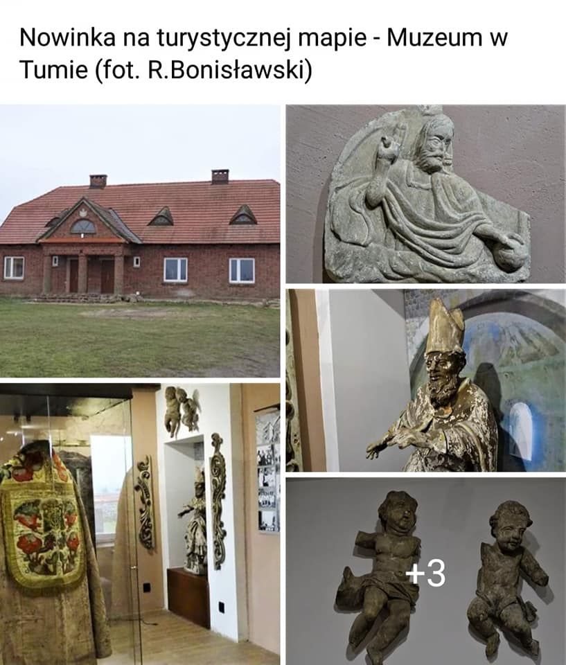 Zdjęcie przedstawia muzeum w Tumie, z budynkiem o czerwonym dachu oraz eksponatami wewnątrz, takimi jak rzeźby religijne i szaty liturgiczne. Wnętrze muzeum ma kamienne ściany i różne artefakty, w tym krucyfiks i świecę na stojaku.